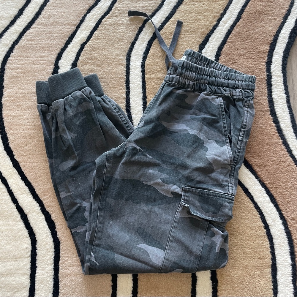 Aritiza TNA Camo Sweatpants